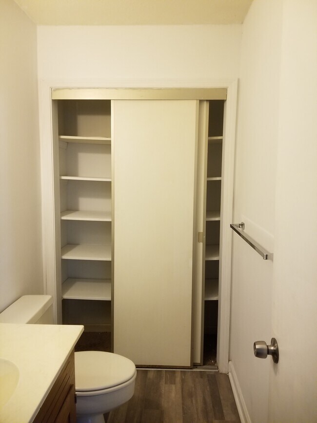 Linen closet - 51 Willowick Ct