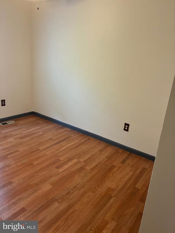 Foto del edificio - 8265 Londonderry Ct