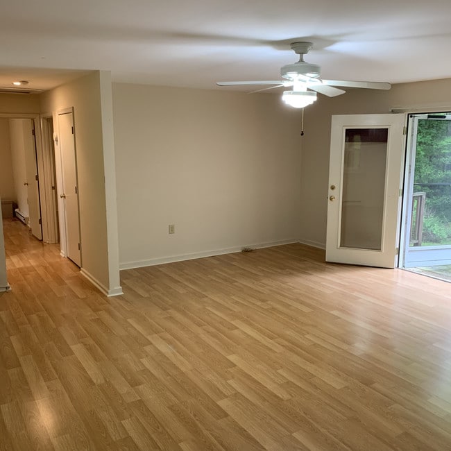 Building Photo - 3671 Sandy Creek
