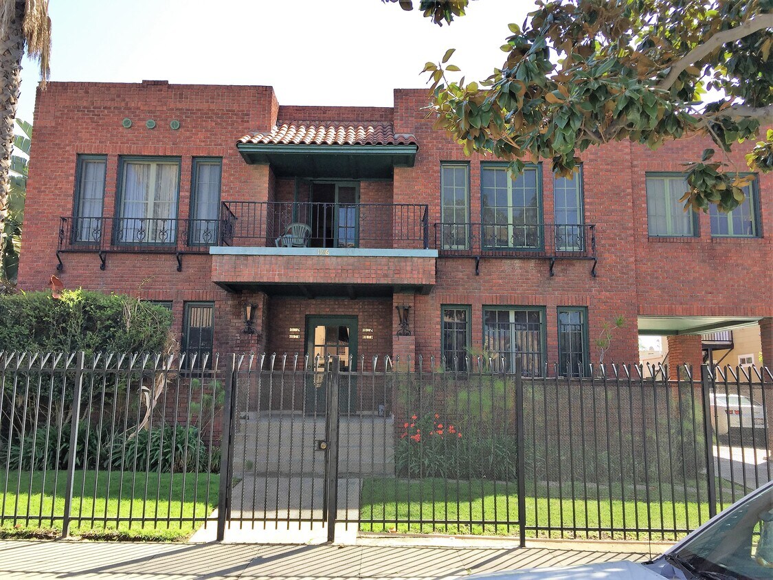 Primary Photo - 1196 S Bronson Ave