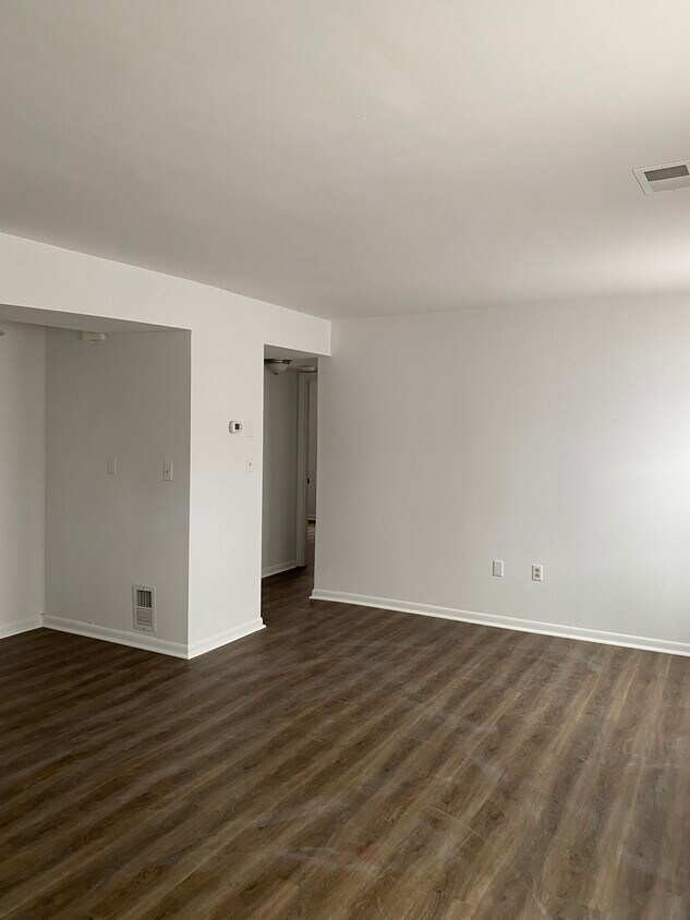 Foto principal - 305 Loudon Rd