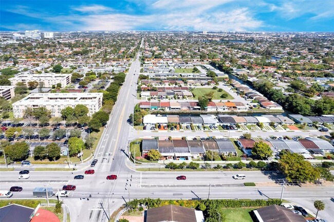 Foto del edificio - 2401 SW 102nd Ave