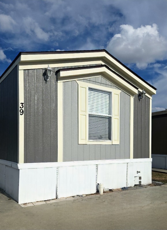 Foto del edificio - 1120 N Vista Dr