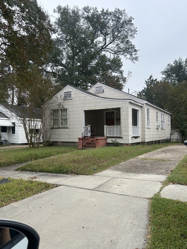 Building Photo - 715 Boulevard St