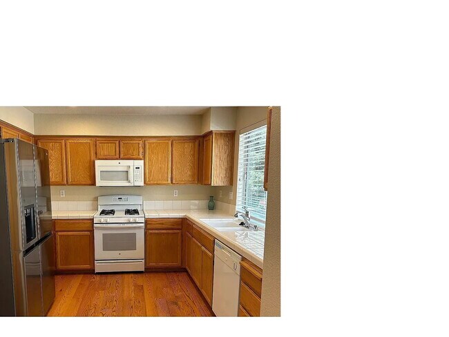 Foto del edificio - Beautiful End-Unit Townhome in Desirable S...