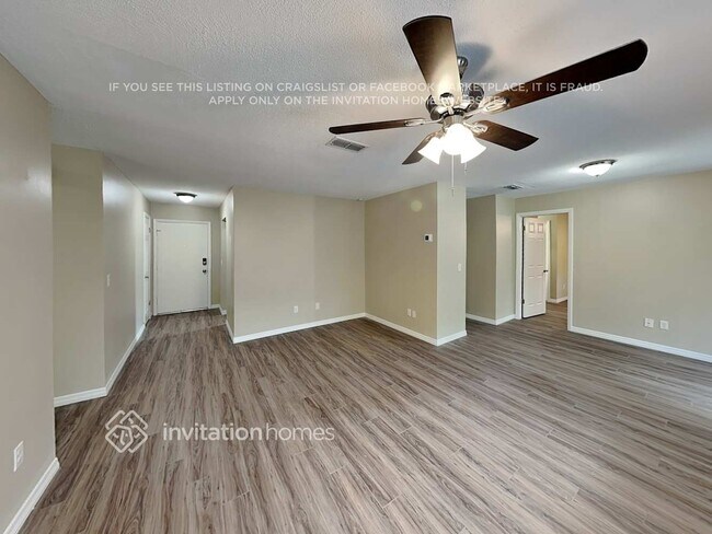 Foto del edificio - 628 Sherwood Dr