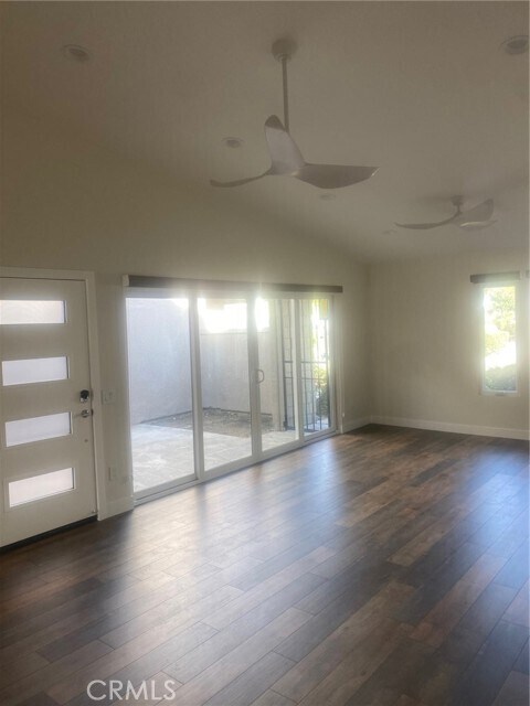 Foto principal - 8866 Tulare Dr