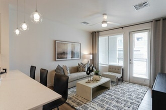 Building Photo - Liv+ Union Peak