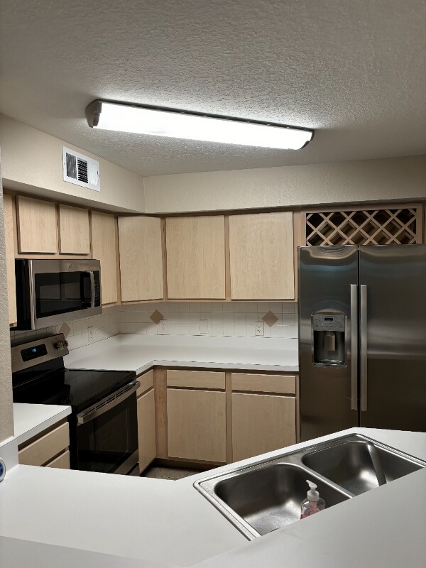 Building Photo - 827 Camargo Way