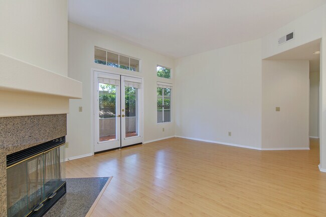 Building Photo - Carmel Mountain Charm