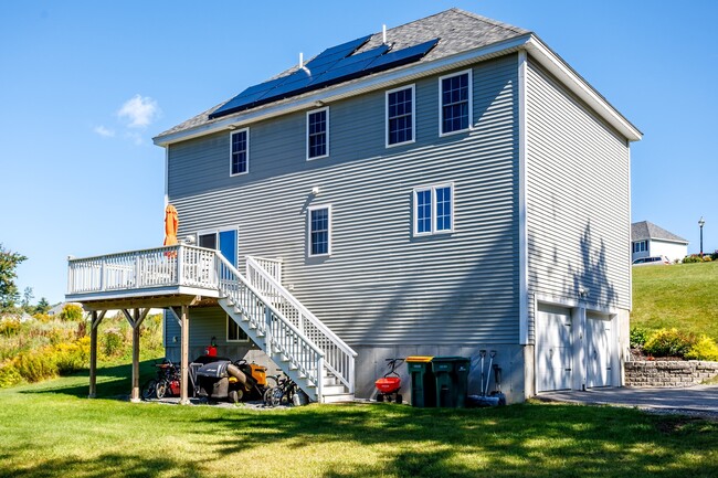 Building Photo - 22 White Pine Dr