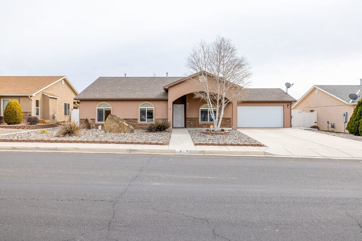 Primary Photo - Beautiful 3-Bedroom Home with Modern Ameni...