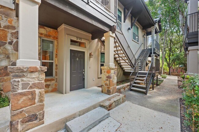 Building Photo - 2216 Thornton Rd