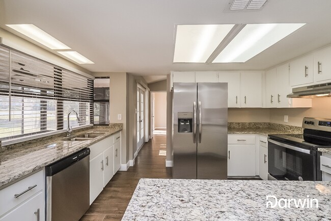 Building Photo - 8009 Pagoda Dr