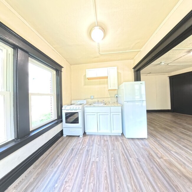 Foto del edificio - Charming 2 Bedroom 1 Bath Apartment