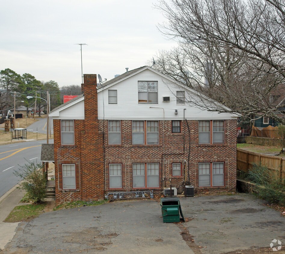 Building Photo - 2317 W Markham St