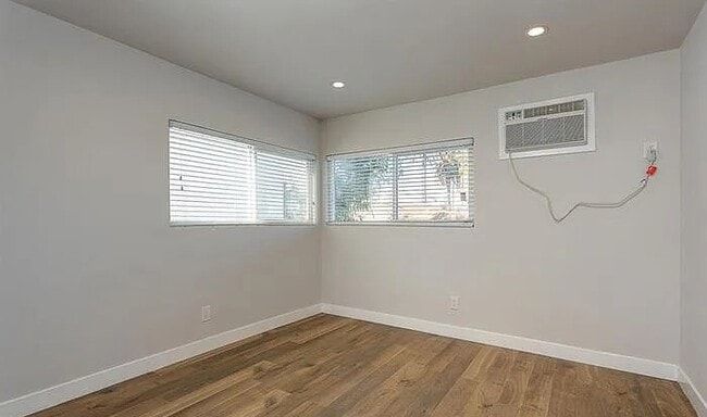 Building Photo - High-End Living in a Prime Area