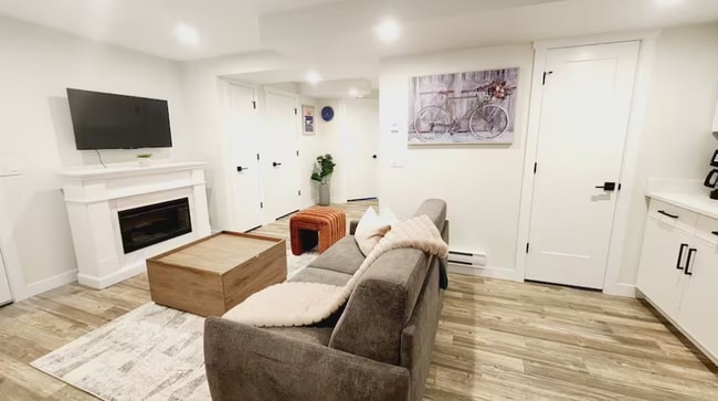 Building Photo - 385 Chelsom Mnr