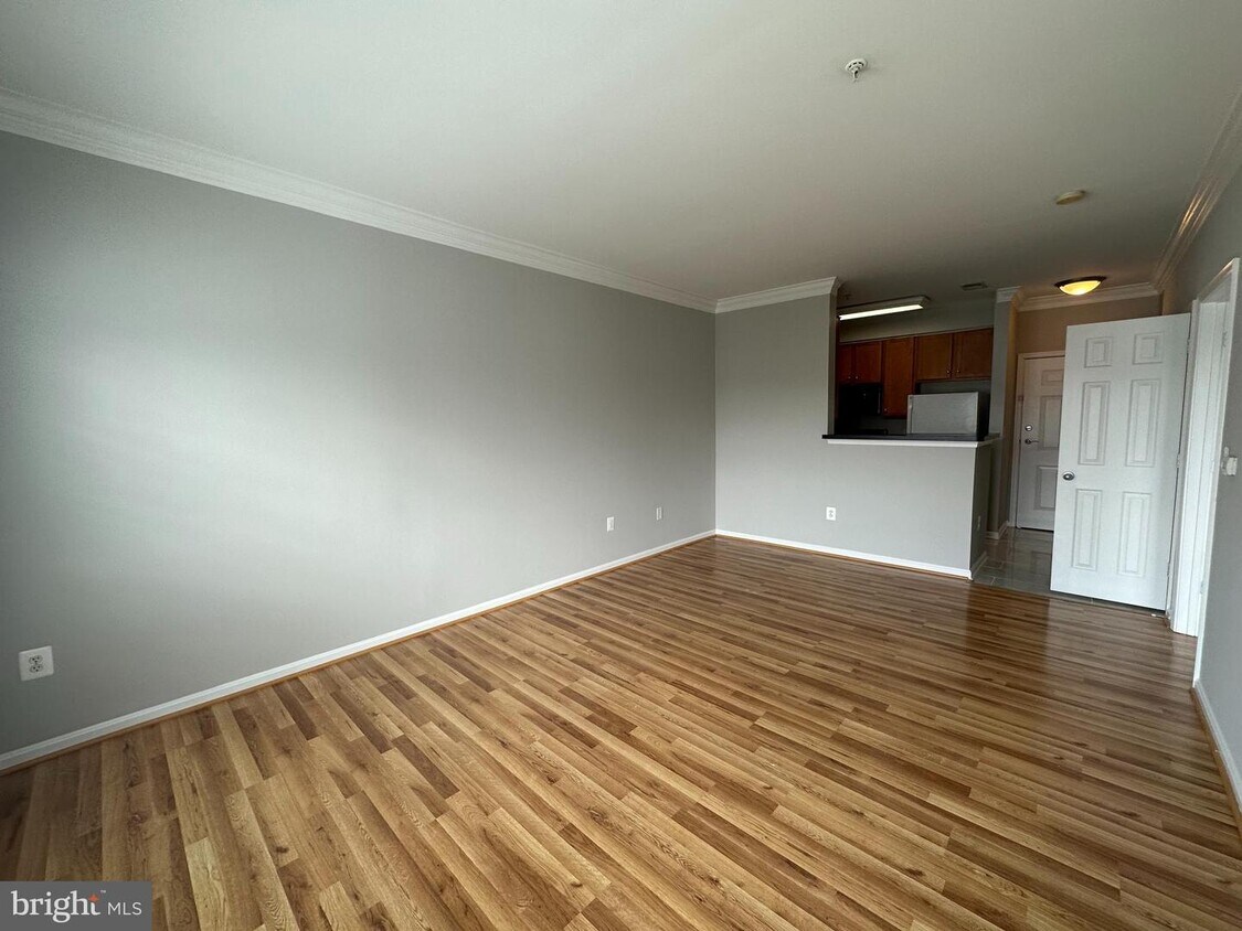 4862 Eisenhower Ave Unit 466, Alexandria, VA 22304 Room for Rent in