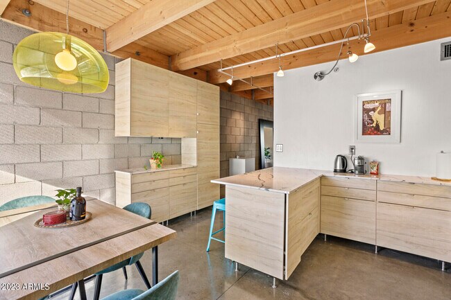 Foto del edificio - 537 E Willetta St