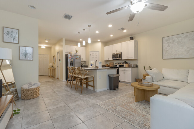 Kitchen - 7013 Summer Holly Pl