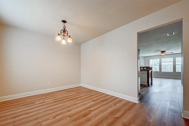 Foto del edificio - 7218 Fox Cub Ln