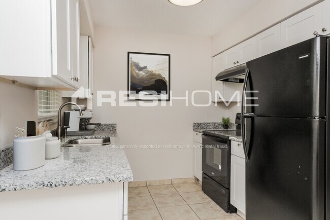 Foto del edificio - 3350 Valeview Dr