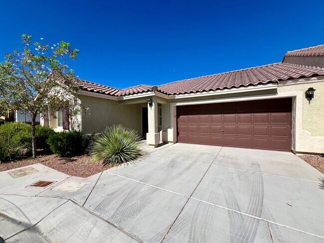 Foto del edificio - BEAUTIFUL 3BD/2BA SINGE STORY TOWNHOME IN ...