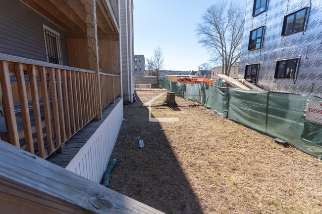 Building Photo - Huge 3 bed near BU and the Green Line in A...