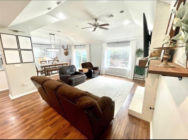 Foto del edificio - 1811 Tickner St