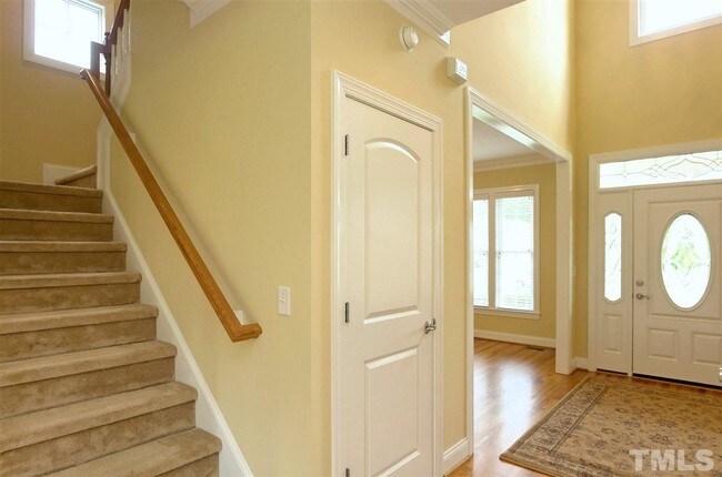Building Photo - 109 Lake Point Dr
