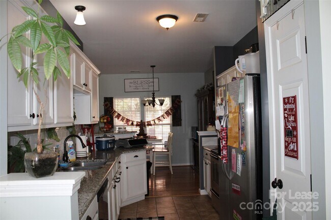 Foto del edificio - 9446 Cadman Ct