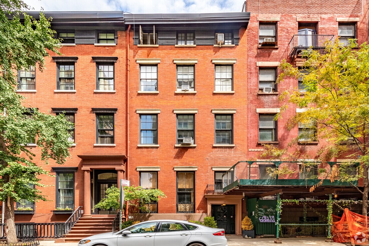 Foto del edificio - 13 E 9th St