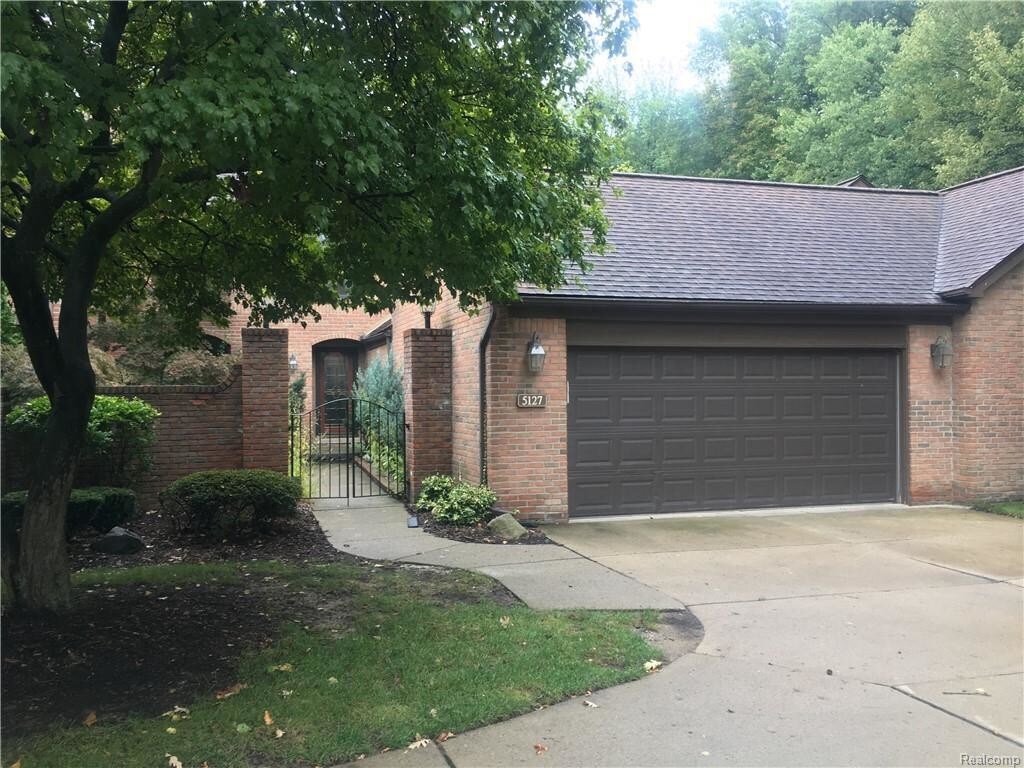 Primary Photo - 5127 Woodview Ct