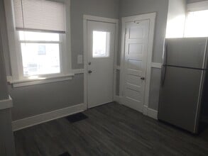 Building Photo - 201-203 E Locust St