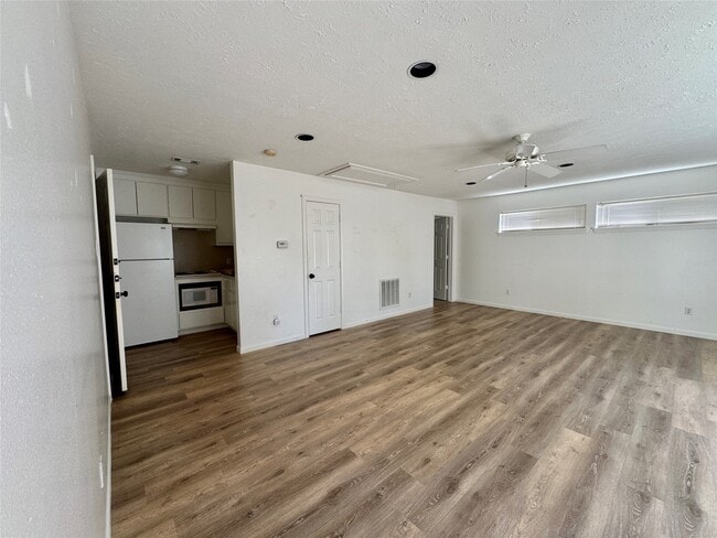 Building Photo - 2406 Elmen St