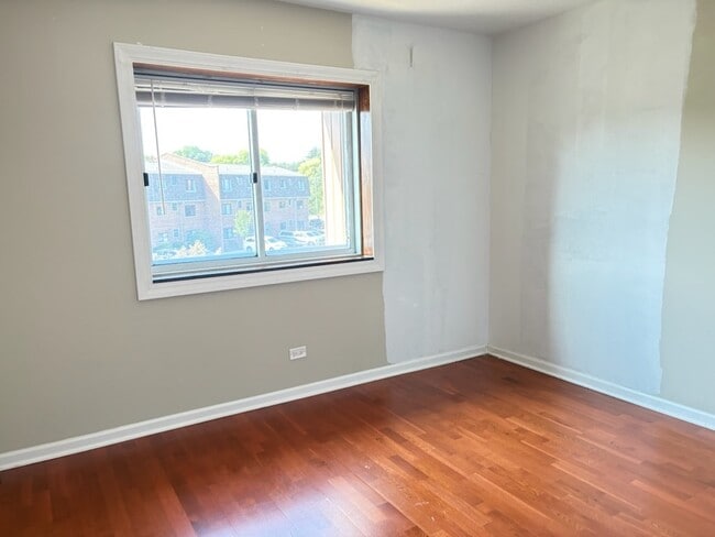 Building Photo - 3856 S Parkway Dr