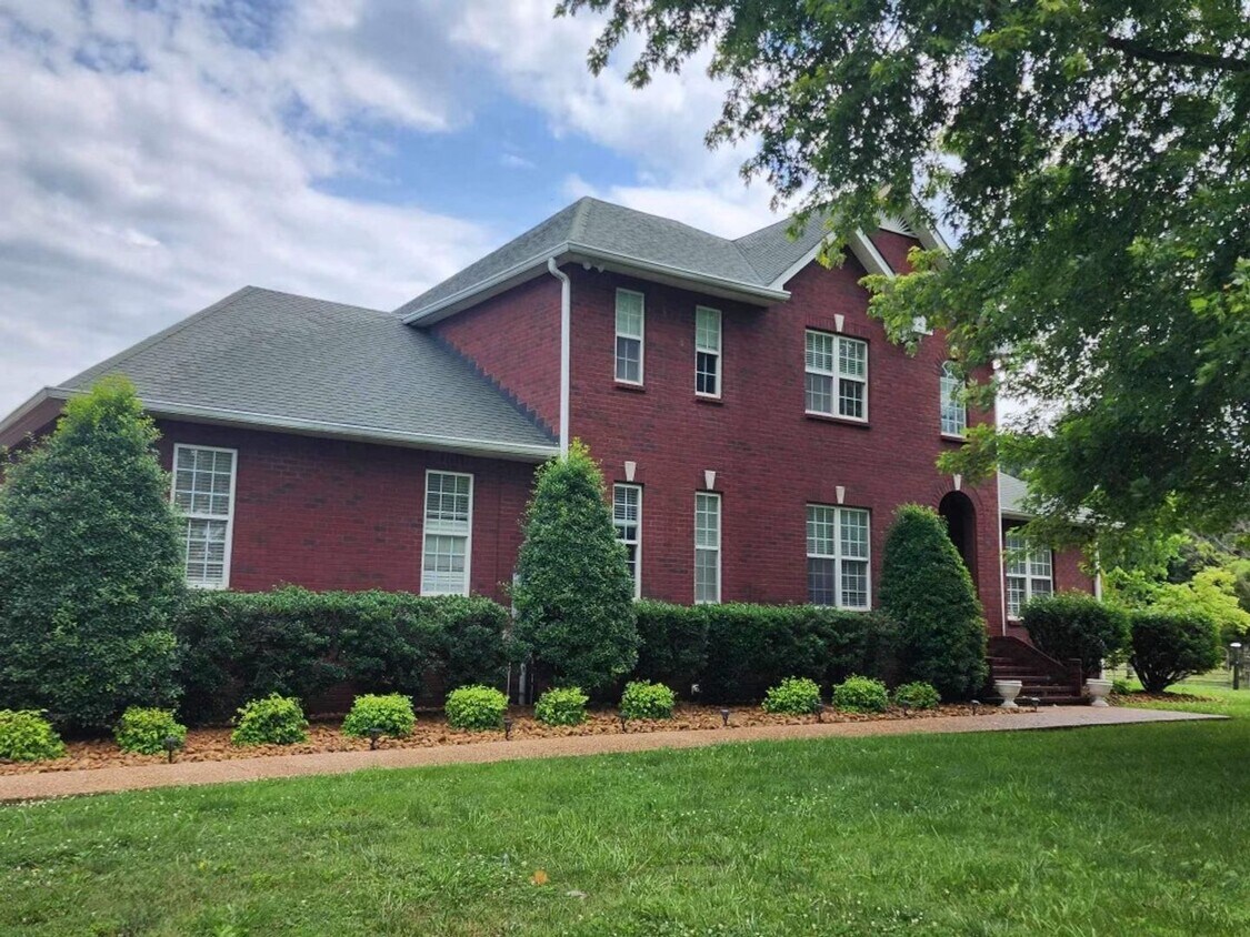 Primary Photo - 449 Sanders Ln