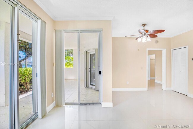 Foto del edificio - 3255 NE 184th St