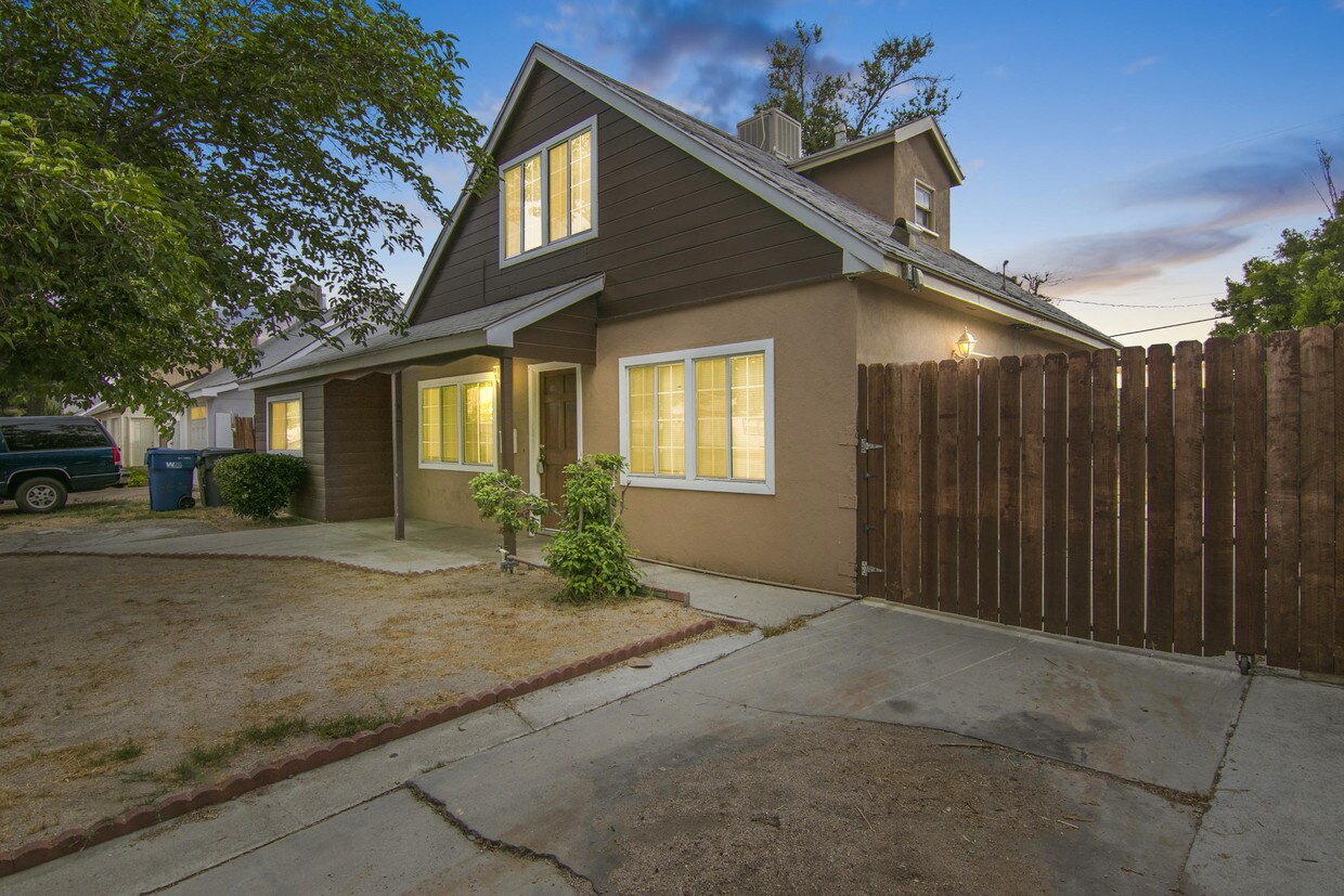 Primary Photo - 44309 Heaton Ave