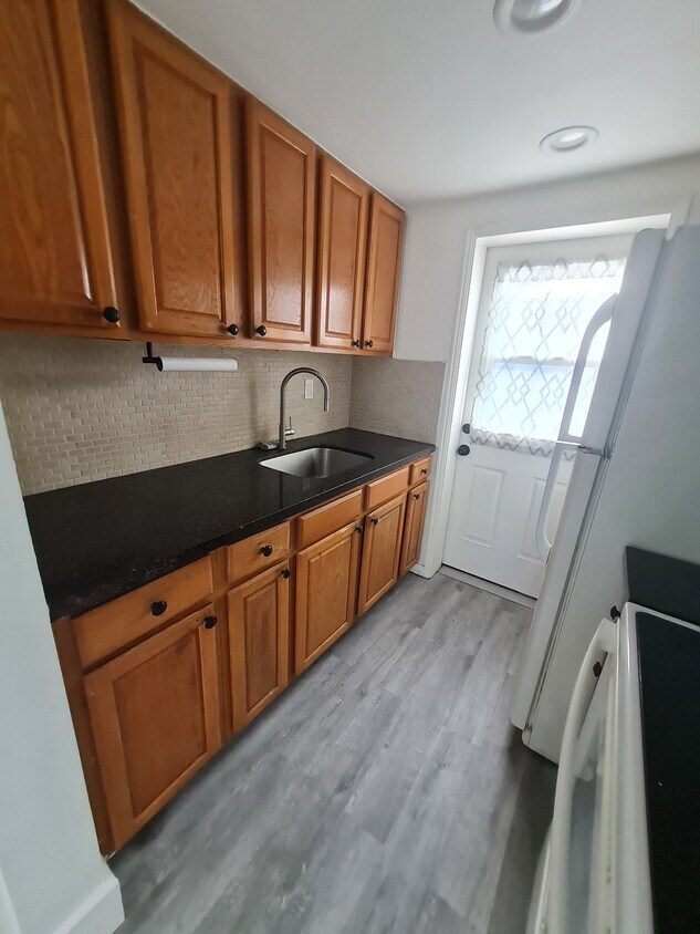 Foto principal - 898 NE 40th St