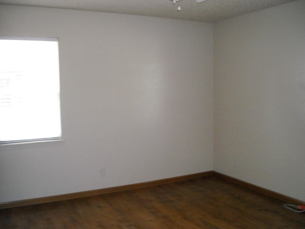 Building Photo - 306 N Davis Ave