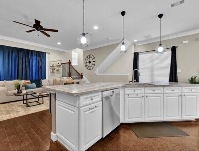 Building Photo - 14502 San Pietro Dr