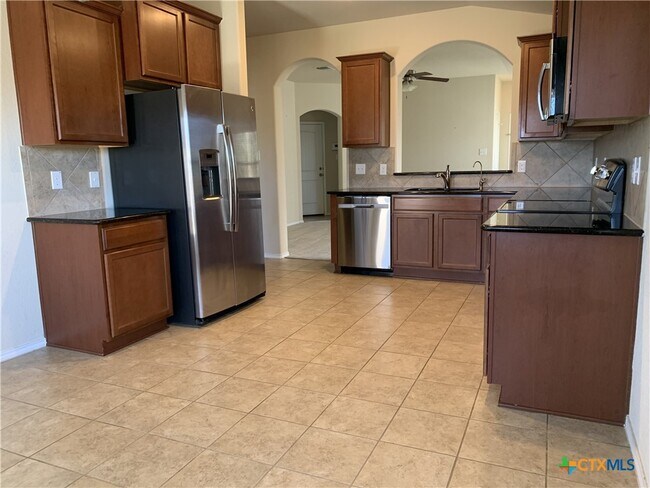 Building Photo - 5331 Dauphin Dr