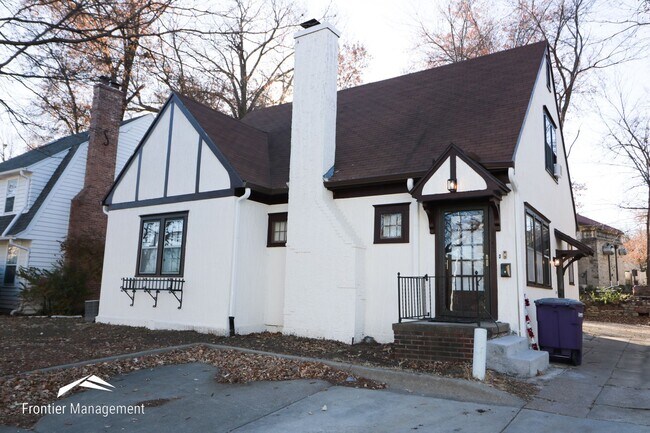 Foto del edificio - Awesome 4 bedroom 2 bathroom home located ...