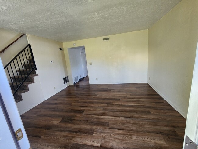 Building Photo - 1415 NW Carden Ave