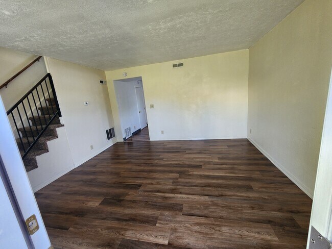 Foto del edificio - 1415 NW Carden Ave