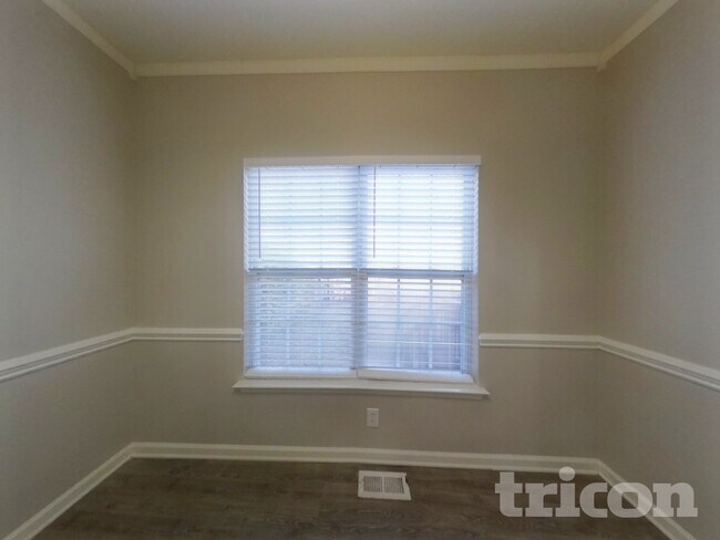 Foto del edificio - 6250 Dumont Ln