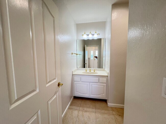 Building Photo - $1,000 Off Move-In Special!!! Very Private...