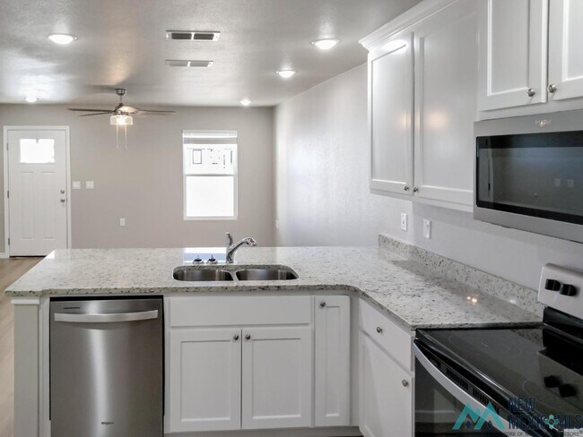 Foto del edificio - 3136 Westminster Drive